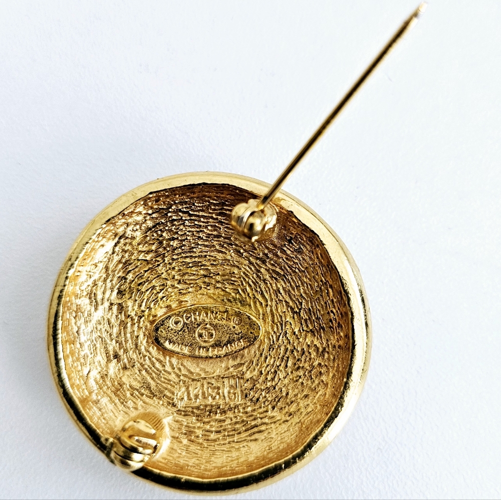 Chanel Gold-plated Sunburst Brooch - Picture 2 of 4